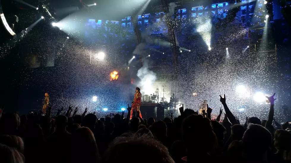 Mack&#8217;s Concert Date With Cheryl the Cougar