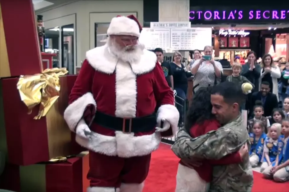 Soldier Surprised His Daughter While She Was with Santa