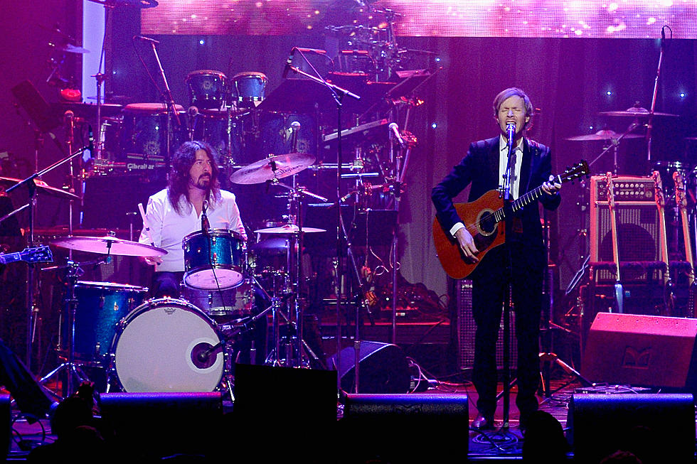 Beck Joined the Surviving Members of Nirvana On Stage in a Tribute to David Bowie