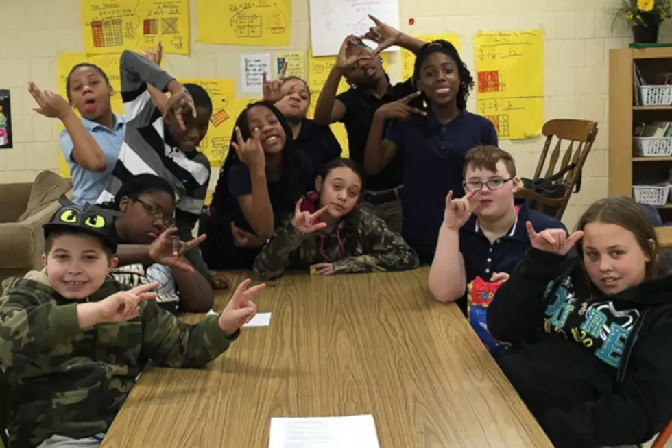 Illinois Fifth Graders Skipped Recess to Learn Sign Language for Deaf Friend
