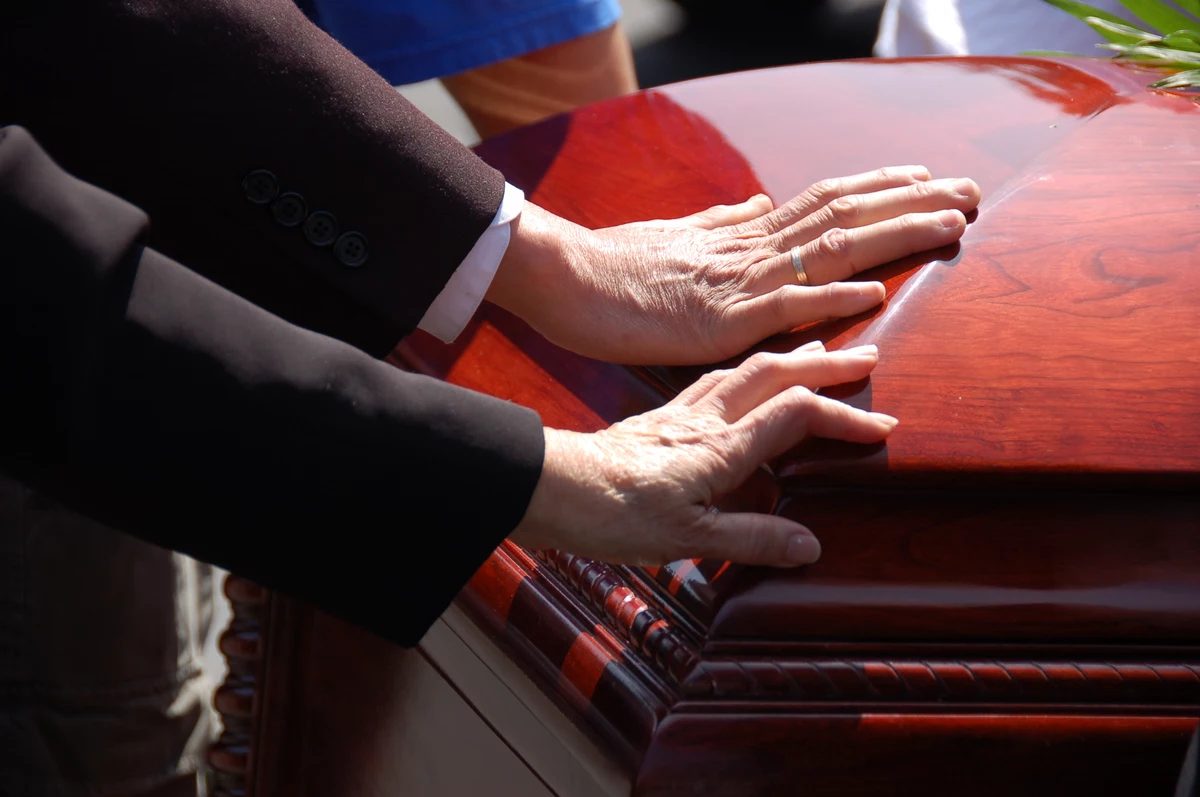 Funeral Home Put Wrong Body in Casket for Visitation