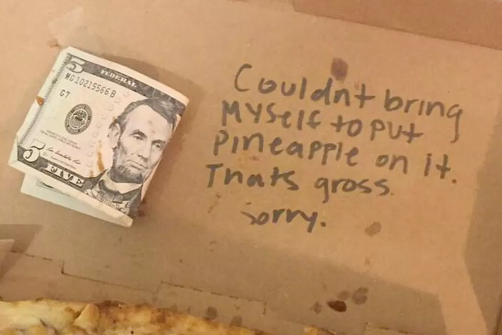 Restaurant Refuses to Put Pineapple on Pizza, Leaves Note on Box