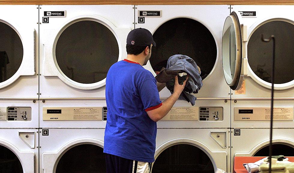 Florida Man Defiles Laundromat, Uses Defecate as Detergent