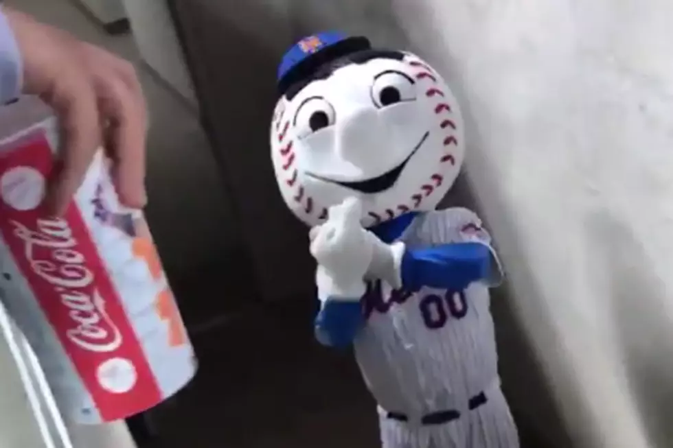 Mr. Met Caught on Video Flipping the Bird to Baseball Fans