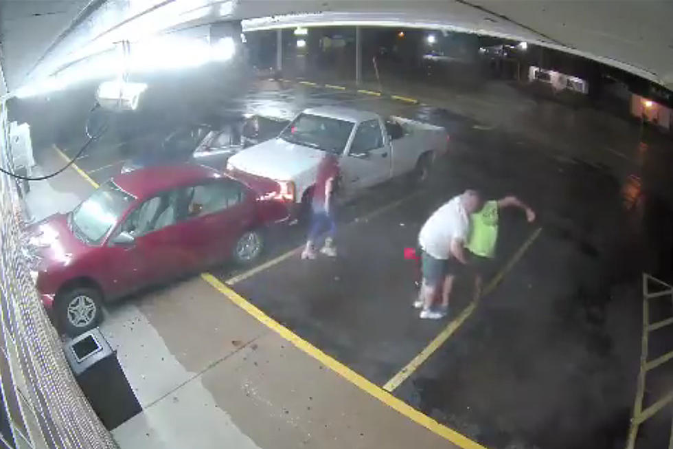 Davenport Police Looking For Suspects After Car Crash and Fight