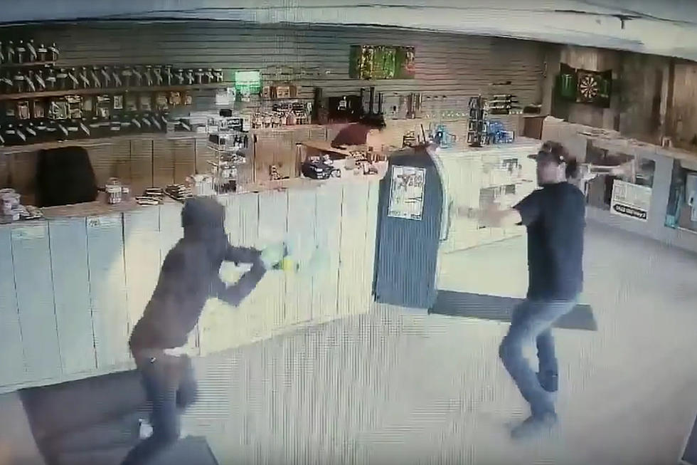 Weed Store Employee Fights Off Attackers With a Bong