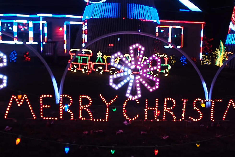Town Wants Homeowner to Pay $2K a Day For Massive Christmas Light Display