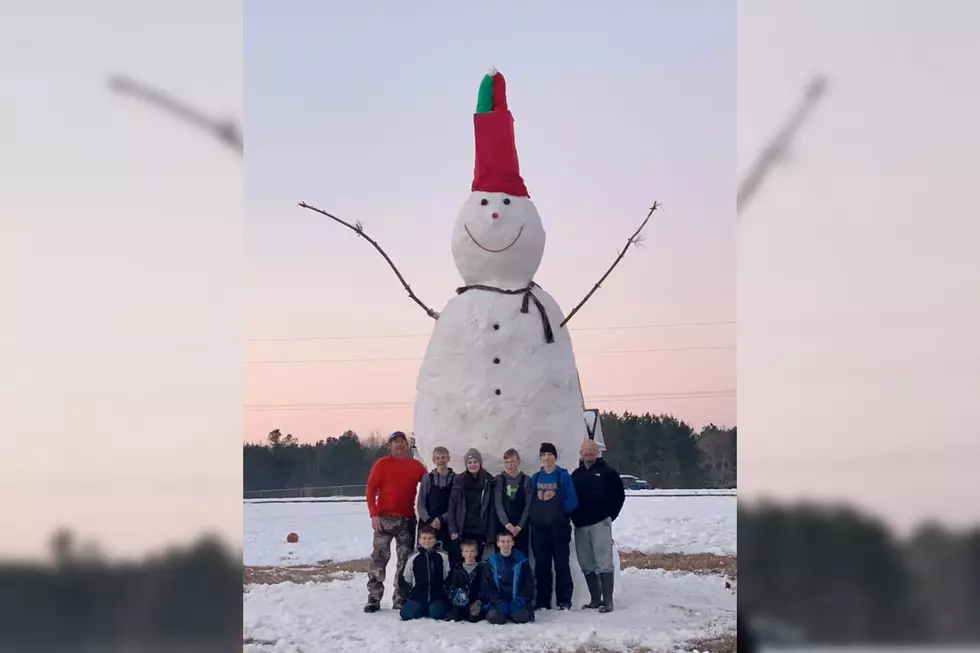 Virginia Family Builds Gigantic 21-Foot Tall Snowman