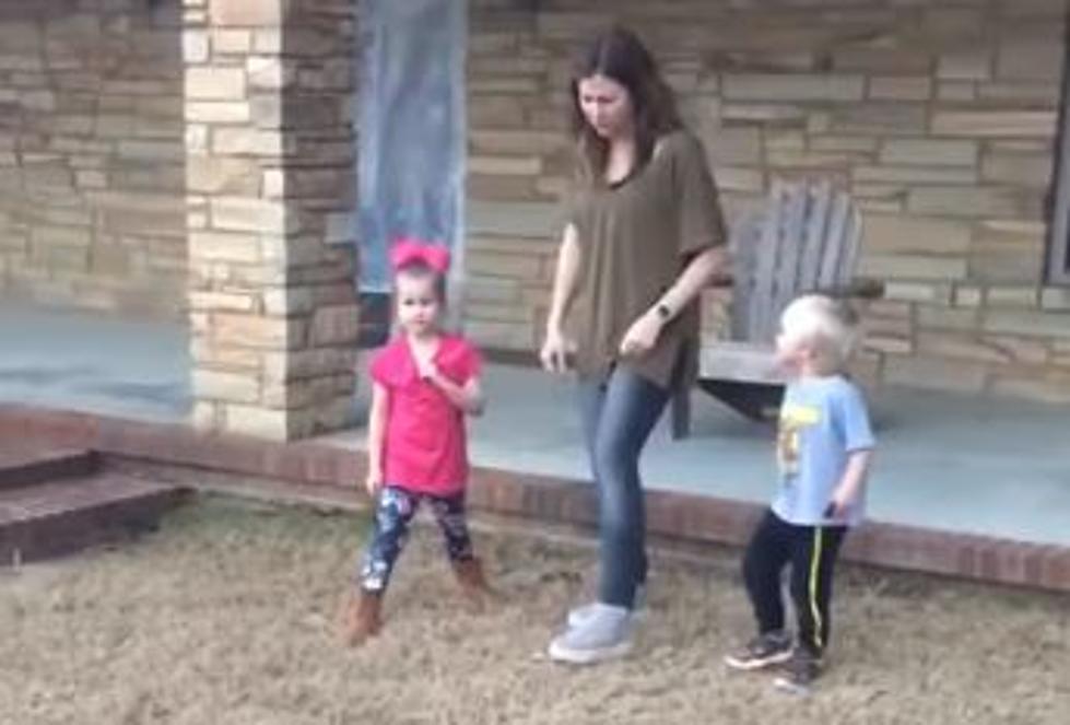 Aunt Shoves Her Niece and Nephew to Beat Them in a Foot Race