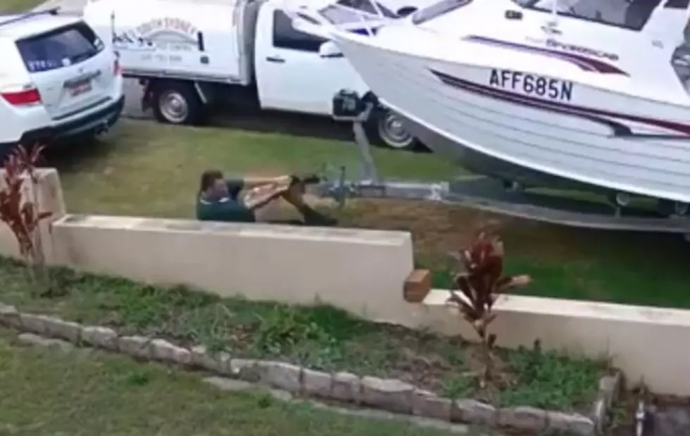 Hilarious Moment Man Forgets To Put Block of Wood Behind Boat Trailer Tires