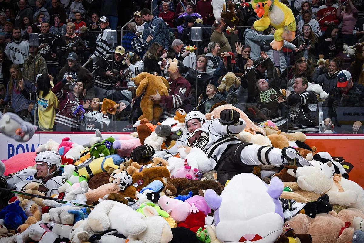 Hockey Team Breaks Teddy Bear Toss Record