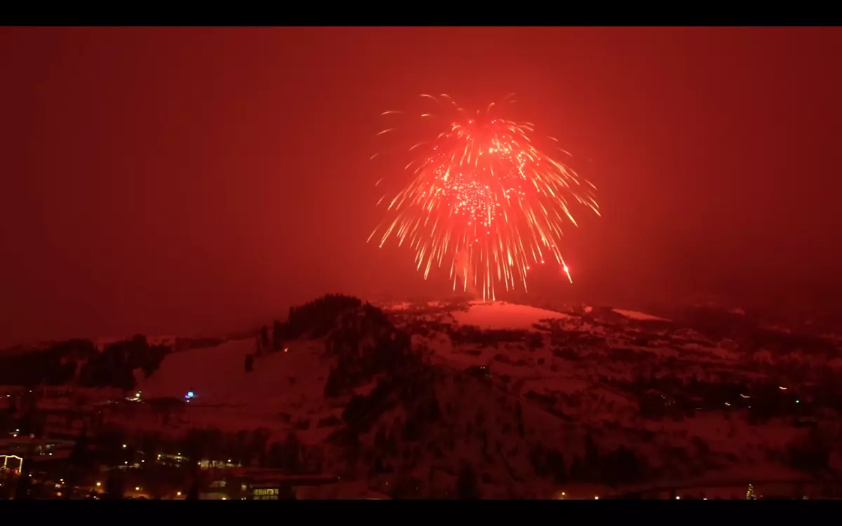 World’s Largest Firework Explodes in Colorado Sky, Illuminates Entire