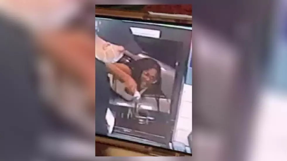 Woman Threw Bottle Filled With Urine and Feces Through Drive-Thru Window at Taco Bell