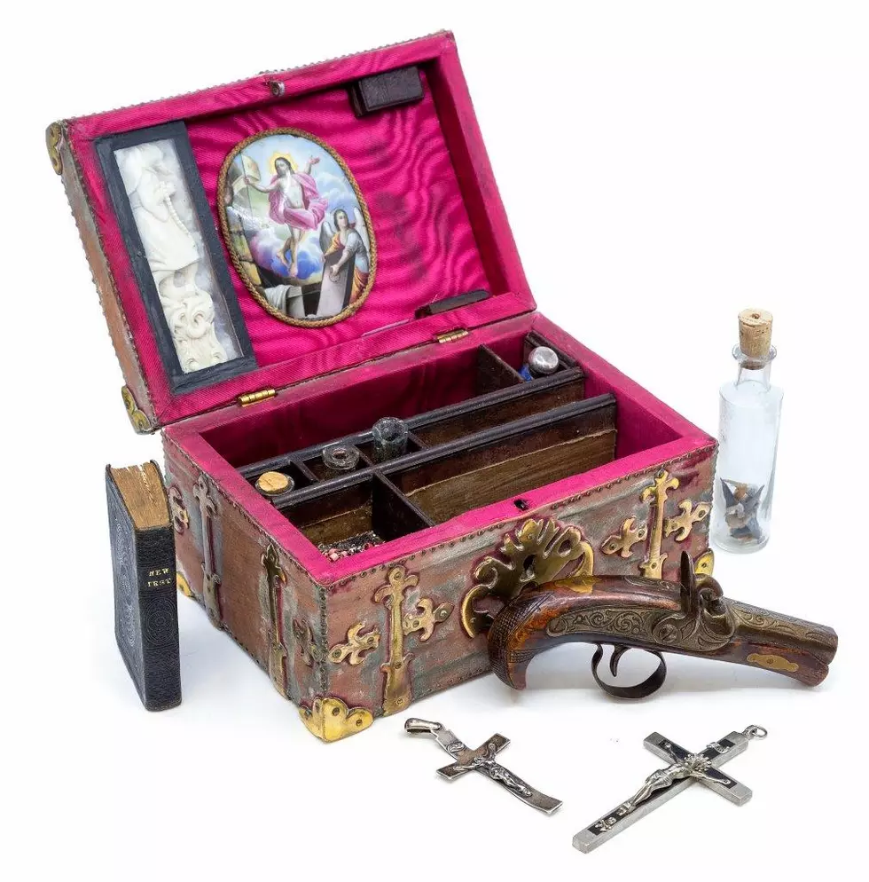 178-Year-Old Vampire-Slaying Kit Going to Auction