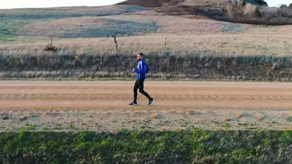 World’s Fastest Backwards Runner Smashes His Own Record