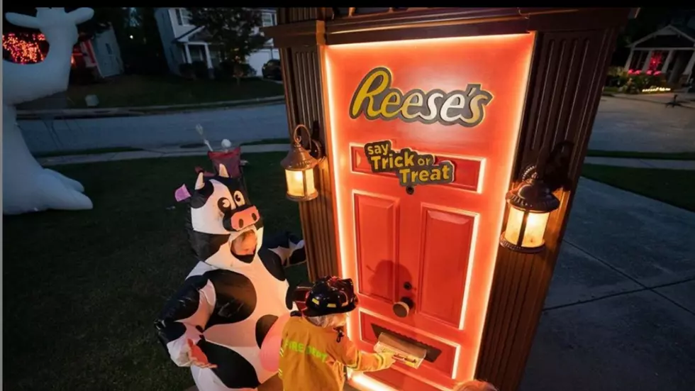 Reese&#8217;s Sending Out Trick-Or-Treat Doors Full of Candy for Socially Distant Halloween