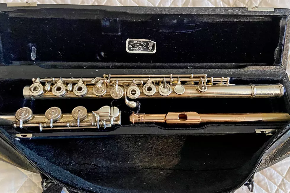 Man Leaves a $22,000 Flute on Chicago Train