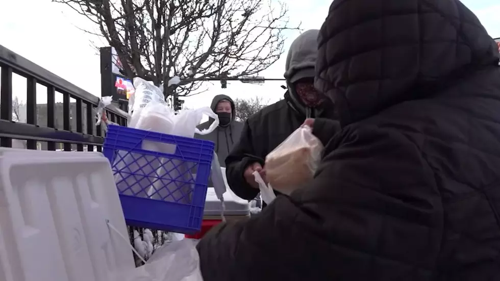 Man Buys Out Multiple Street Vendors’ Tamales So They Can Go Home During Cold Snap