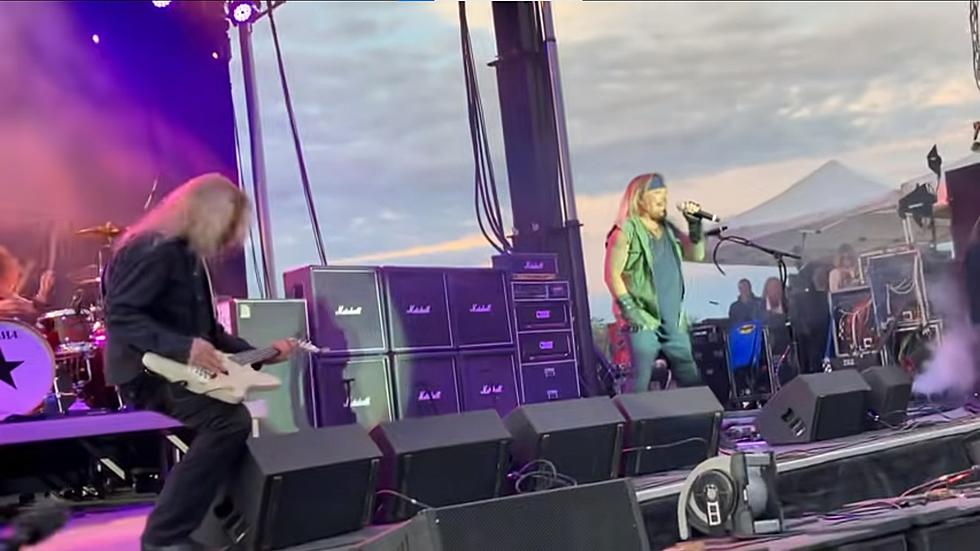 WATCH: Vince Neil Leaves Stage Early During Iowa Concert