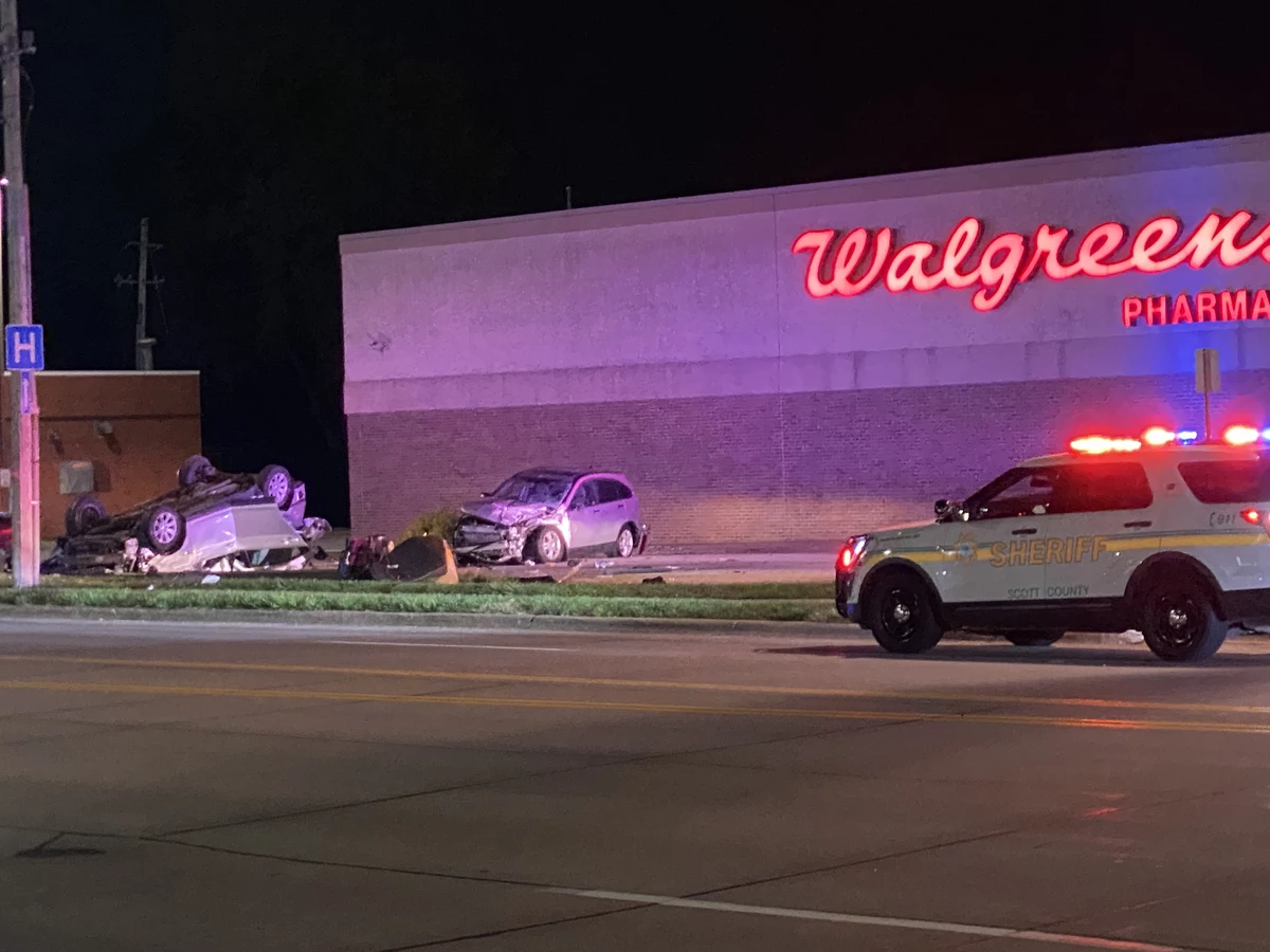 Early Morning Accident In Davenport Damages Multiple Vehicles