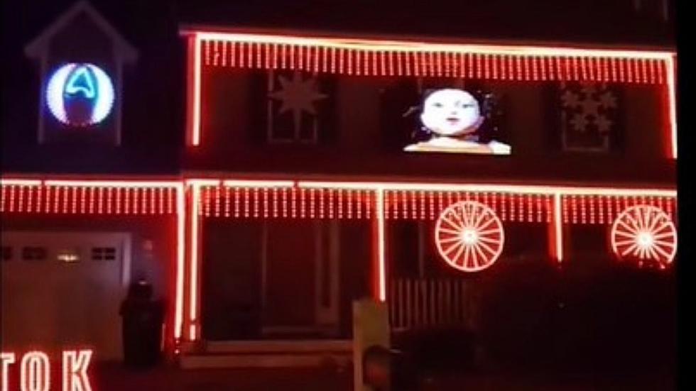 Guy Creates Terrifying &#8216;Squid Game&#8217; Halloween Light Display