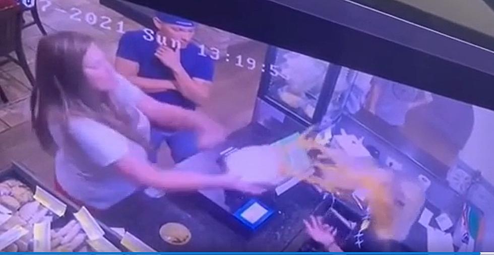 [VIDEO] Customer Throws Soup In Employee’s Face Because It’s “Too Hot”