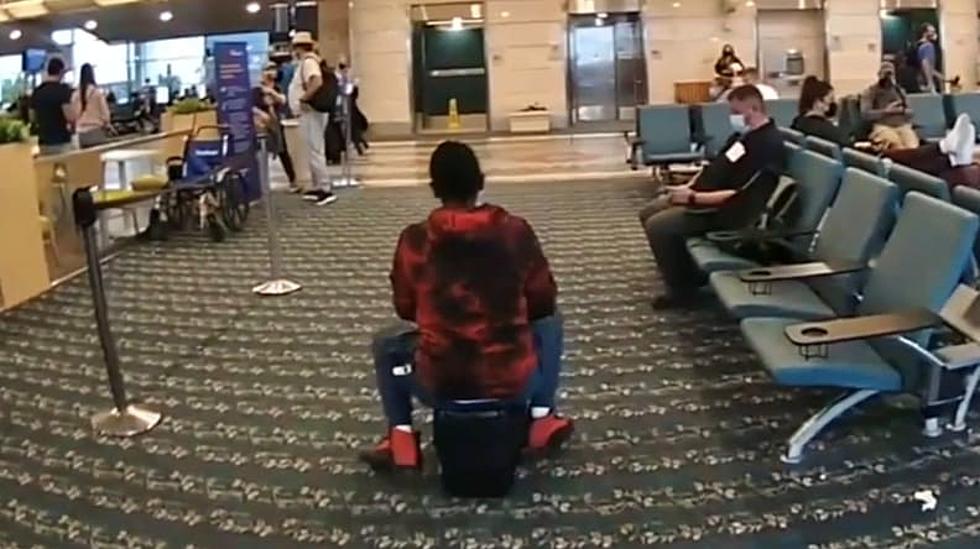 Florida Woman Drunkenly Leads Motorized Suitcase Pursuit at Orlando Airport [ VIDEO ]