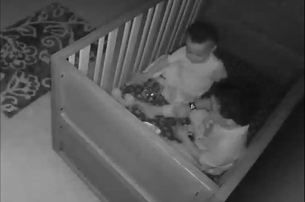 Parents Give Toddler An Old Apple Watch, He Calls 911 After Bed Time [VIDEO]