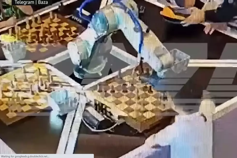 Chess Robot Grabs Child Opponent, Breaks His Finger