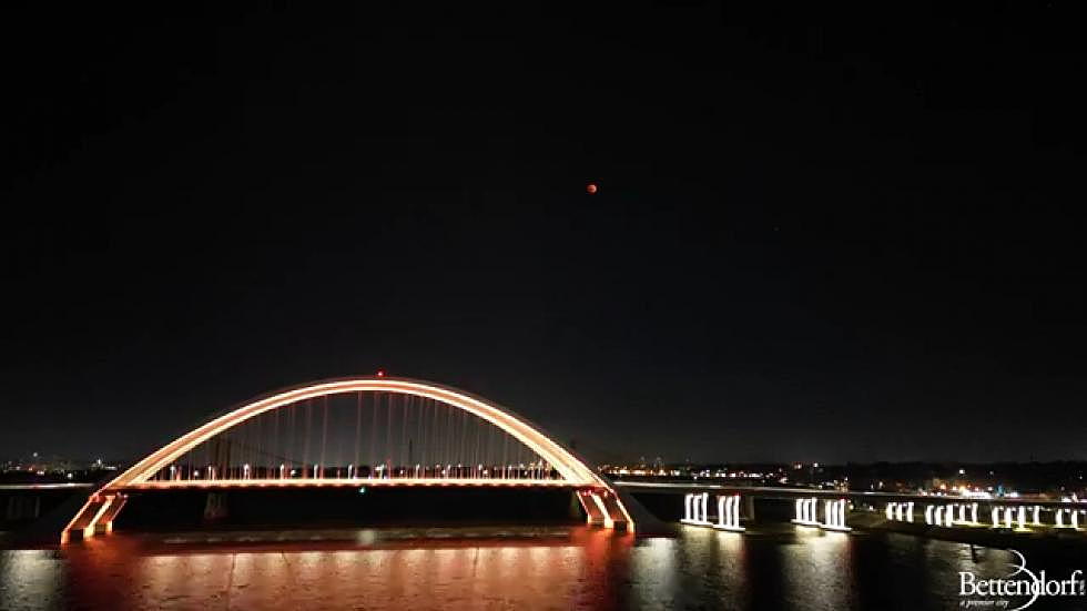 Timelapse of The Maximum Lunar Eclipse Over The I-74 Bridge
