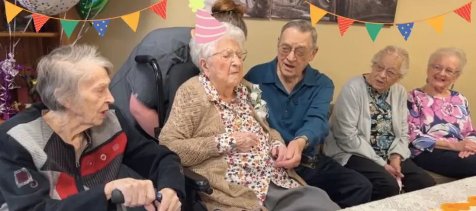 Iowa Woman Celebrates Her 115 Birthday With Family