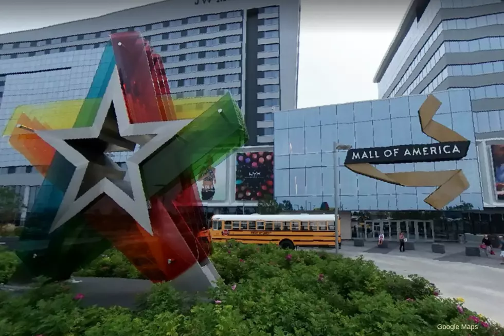 Popular Store Closing At the Mall Of America