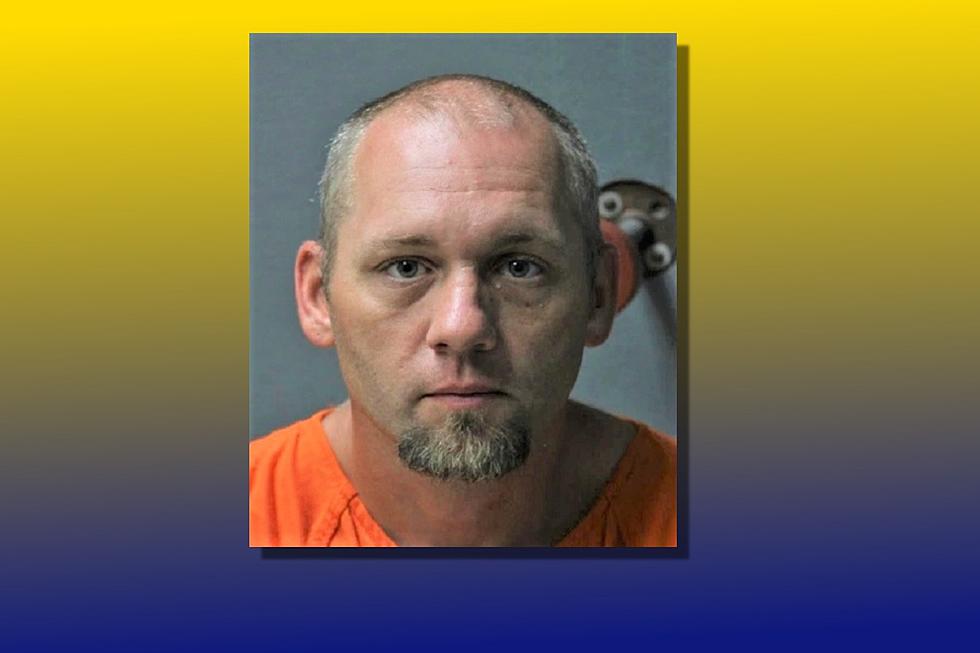 Alleged Iowa Burglar Gets Foot Stuck in Door, Can’t Escape