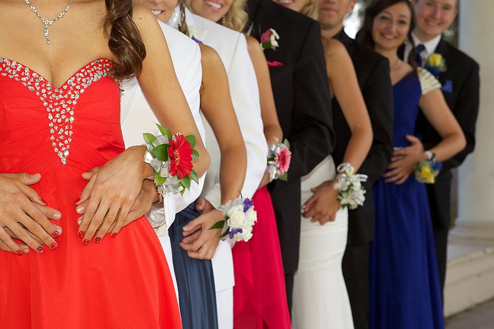 Minnesota Teens: Say Yes to Free and Affordable Prom Dresses