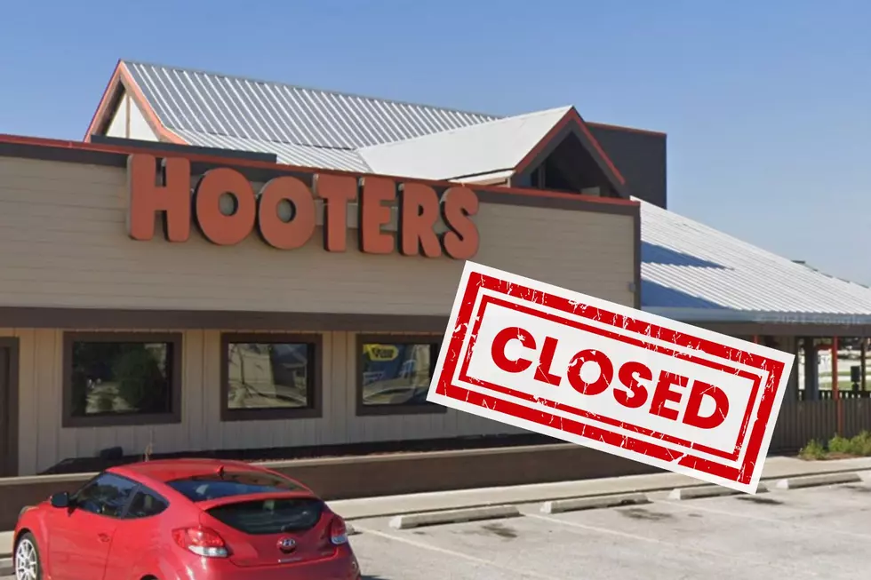 Illinois Restaurant One of 44 Hooters Locations That Closed Suddenly