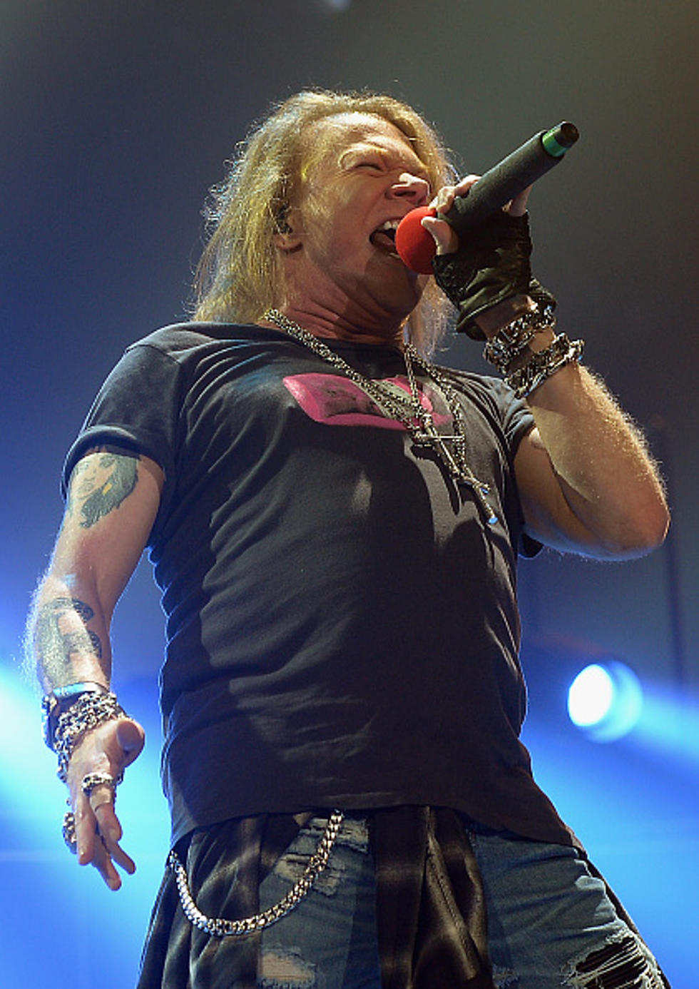 Isn&#8217;t That Weird!? Someone Is Suing Axl Rose, Here&#8217;s Why