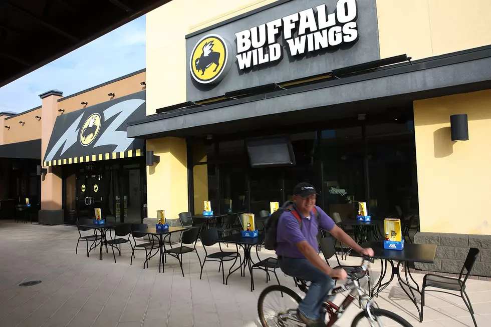 Slikke Fremragende tapperhed Buffalo Wild Wings Tests 'Self-Serve Beer Wall' in Minnesota