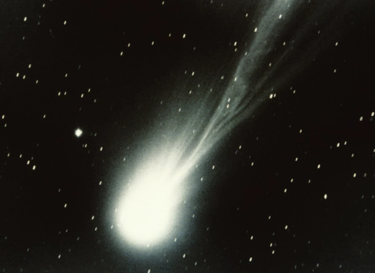 Halley’s Comet is Expected to Be Visible on Evening of May 5th