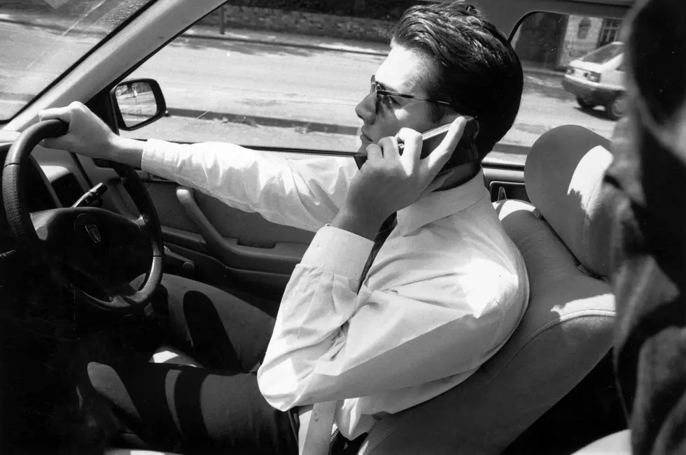Minnesota Bill Would Ban Cell Phone Use While Driving
