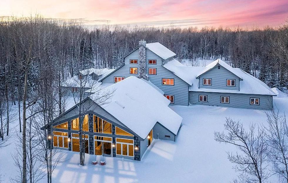 Elegant Minnesota Home Comes with an Awesome Indoor Pool