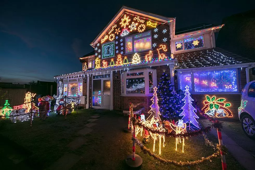 Show Us Your Outdoor Holiday Light Displays to Win $500 Cash!