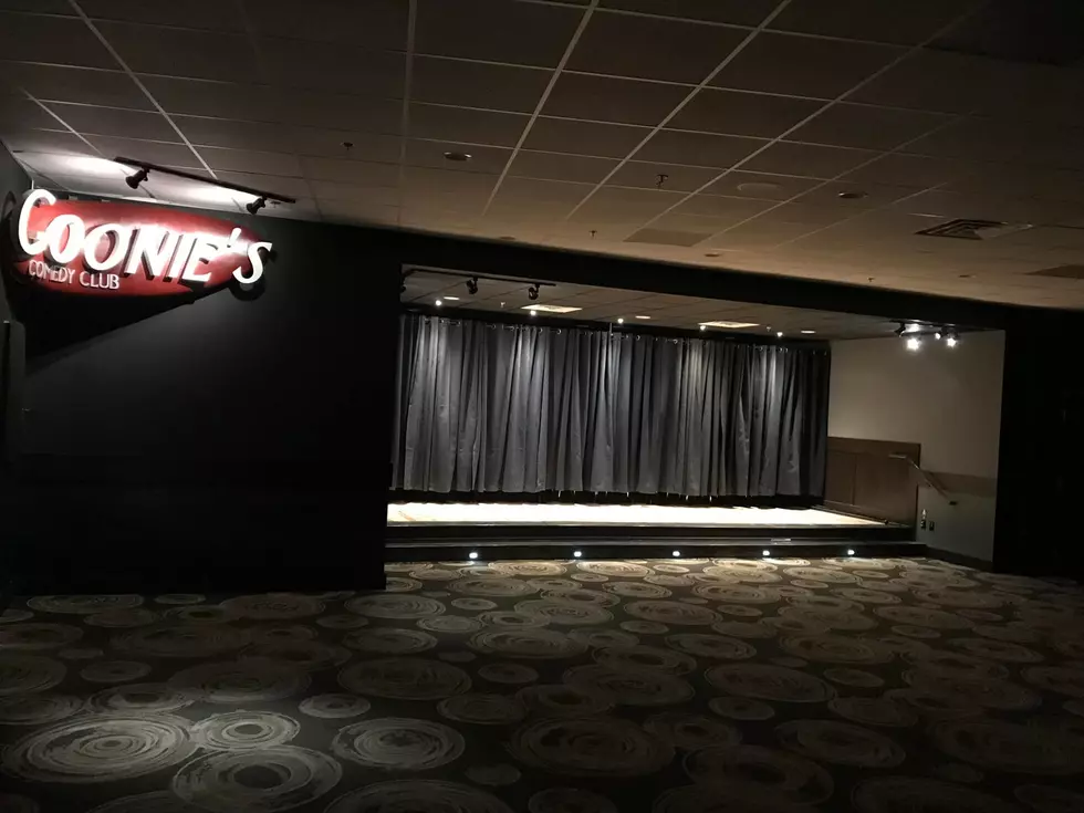 inside goonie's comedy club in rochester, mn