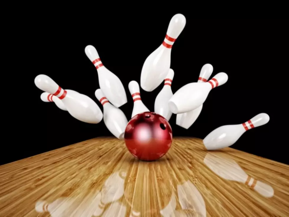 Guy Bowls 300 Across 10 Lanes in Under 90 Seconds [Watch]