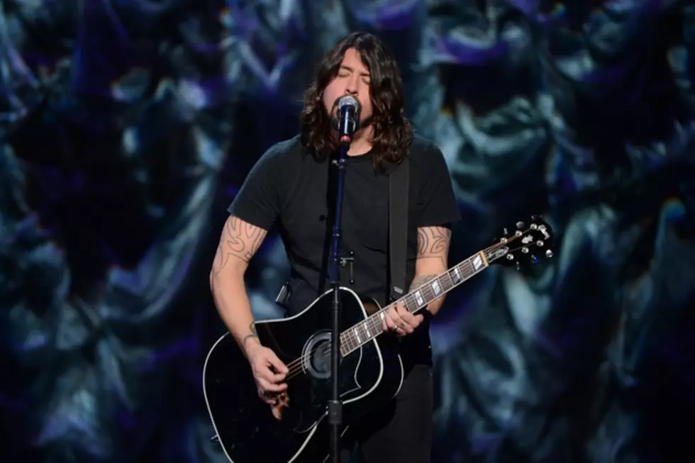 Dave Grohl Gives Surprise Acoustic Performance at Nashville’s Bluebird Cafe