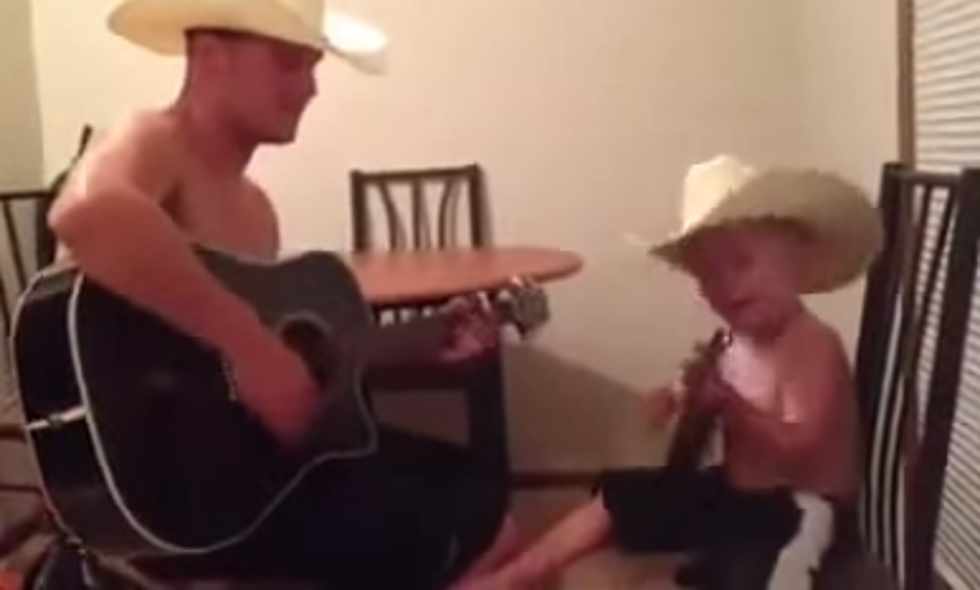 Father and Young Son Sing &#8220;Cruise&#8221; &#8211; [Video]