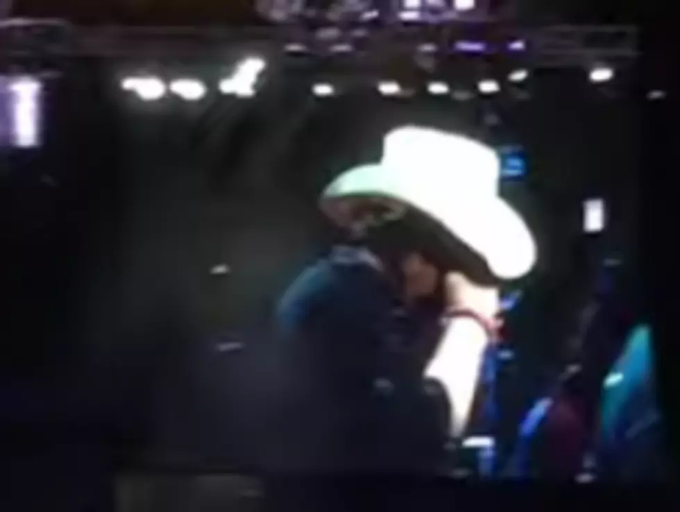 Video- Toby Keith Breaks Down On Stage At Soldiers Speech