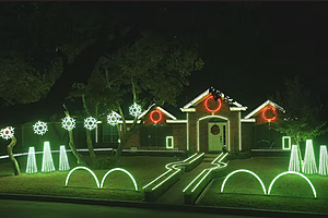 Cool Christmas Lights Set To Dubstep-[Video]