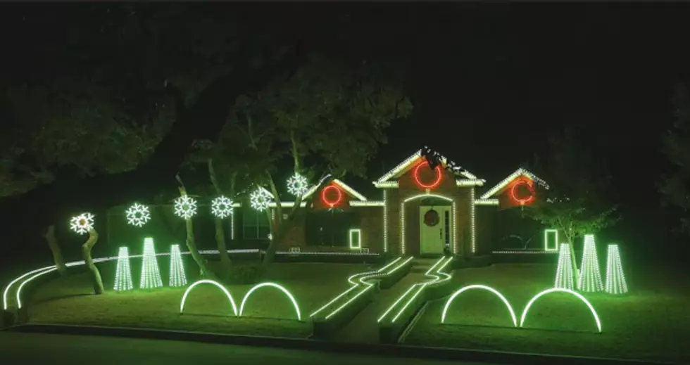Cool Christmas Lights Set To Dubstep-[Video]