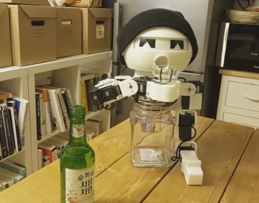 Robot drinks with you drink for drink. - Video