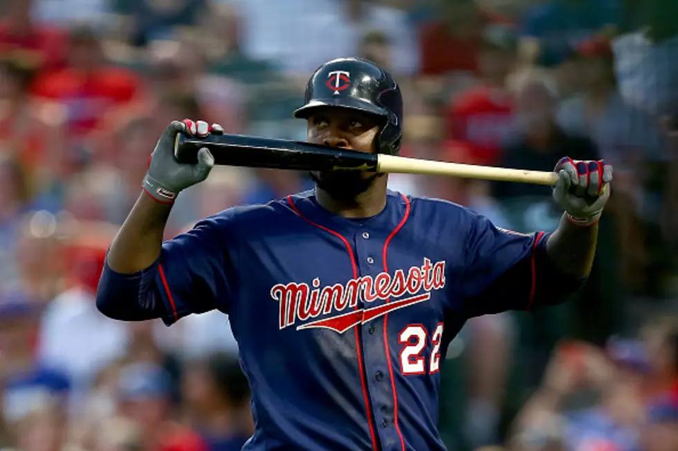 Twins’ Miguel Sano Snaps Bat Over His Knee in Frustration